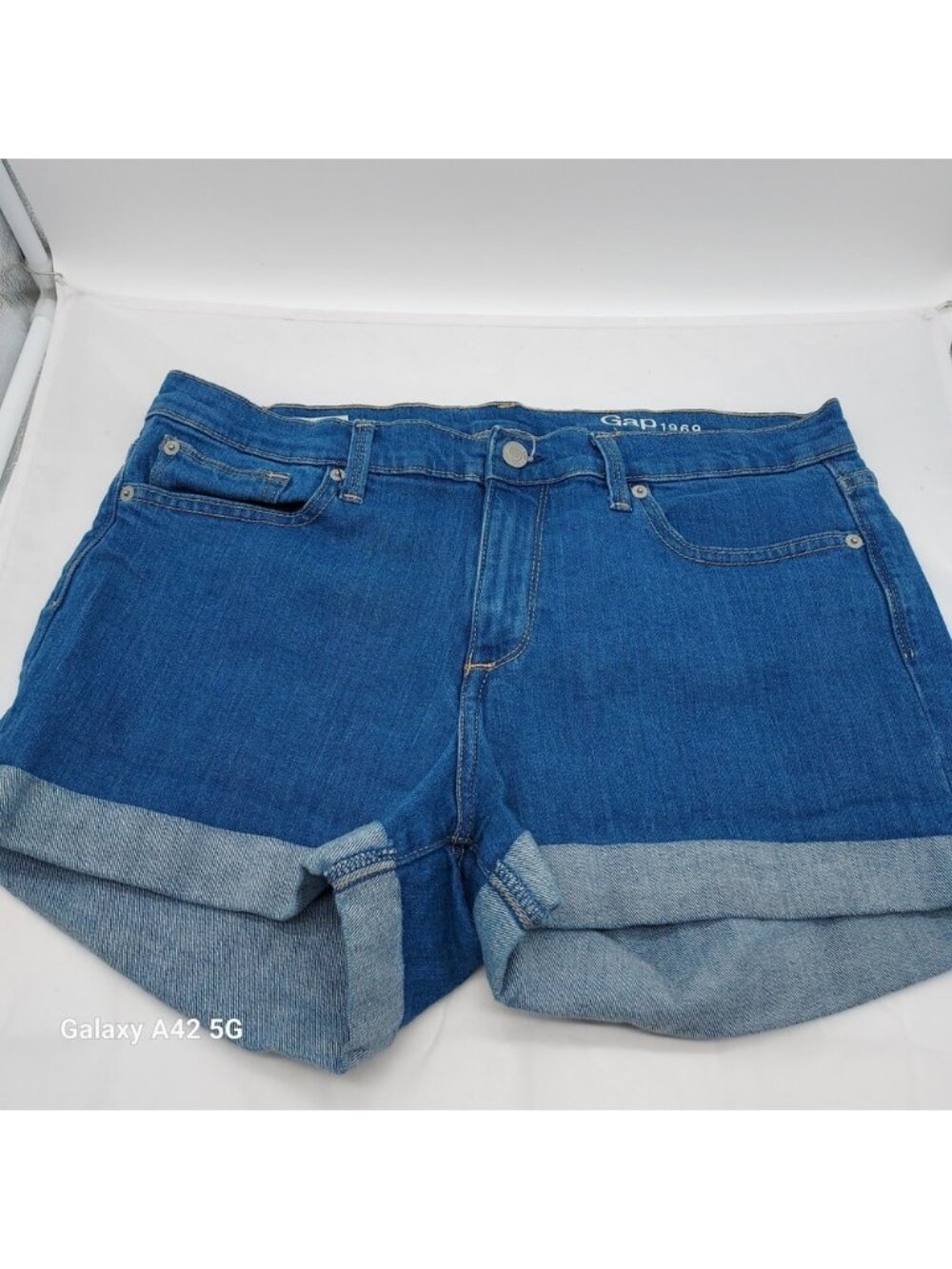 Gap 1969‎ Authentic Summer Shorts Medium Wash Denim Rolled Cuff Blue Size 31r